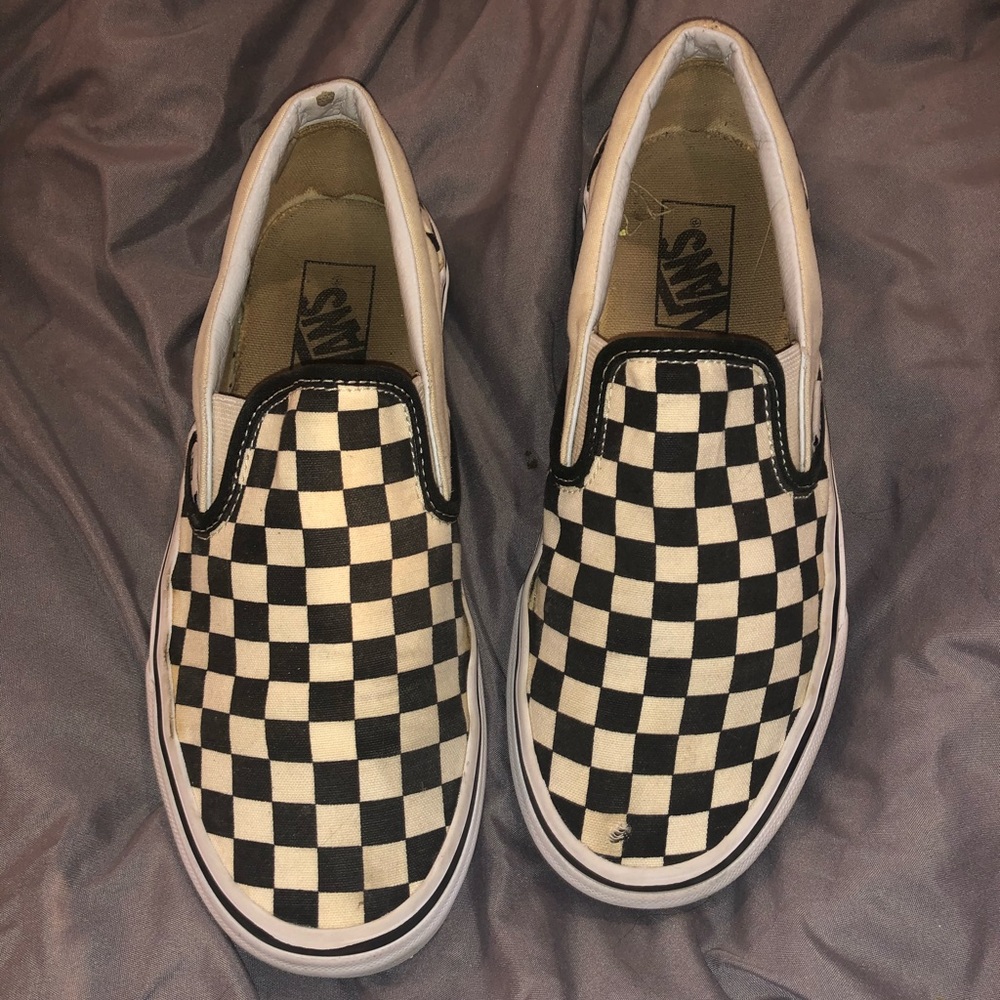 Slightly used Black Checkered Vans// Size-8